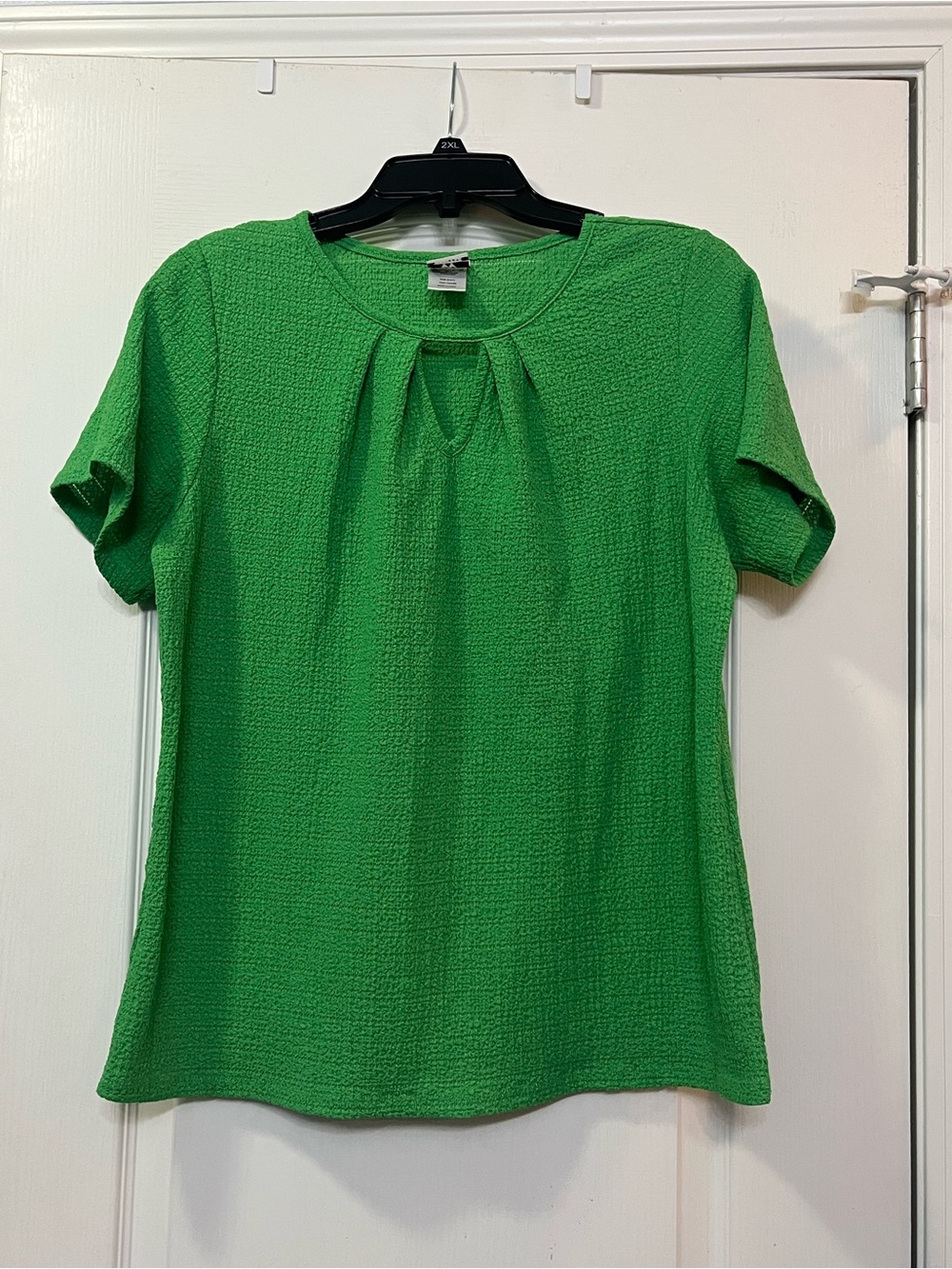 Wrapper Green Short-Sleeve Textured Keyhole Top